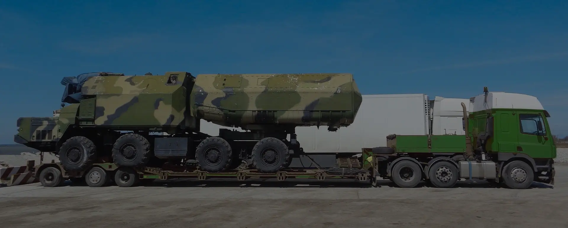 Доставка техники и ракет в селе Комсомольское (Северо-Кавказский округ - Республика Дагестан) специальным воинским автотранспортом по договору